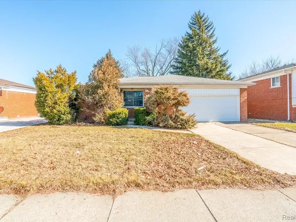 27046 Clarpointe Dr, Warren, MI 48088