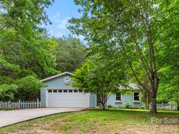 39 Rocking Porch Ln, Asheville, NC 28805