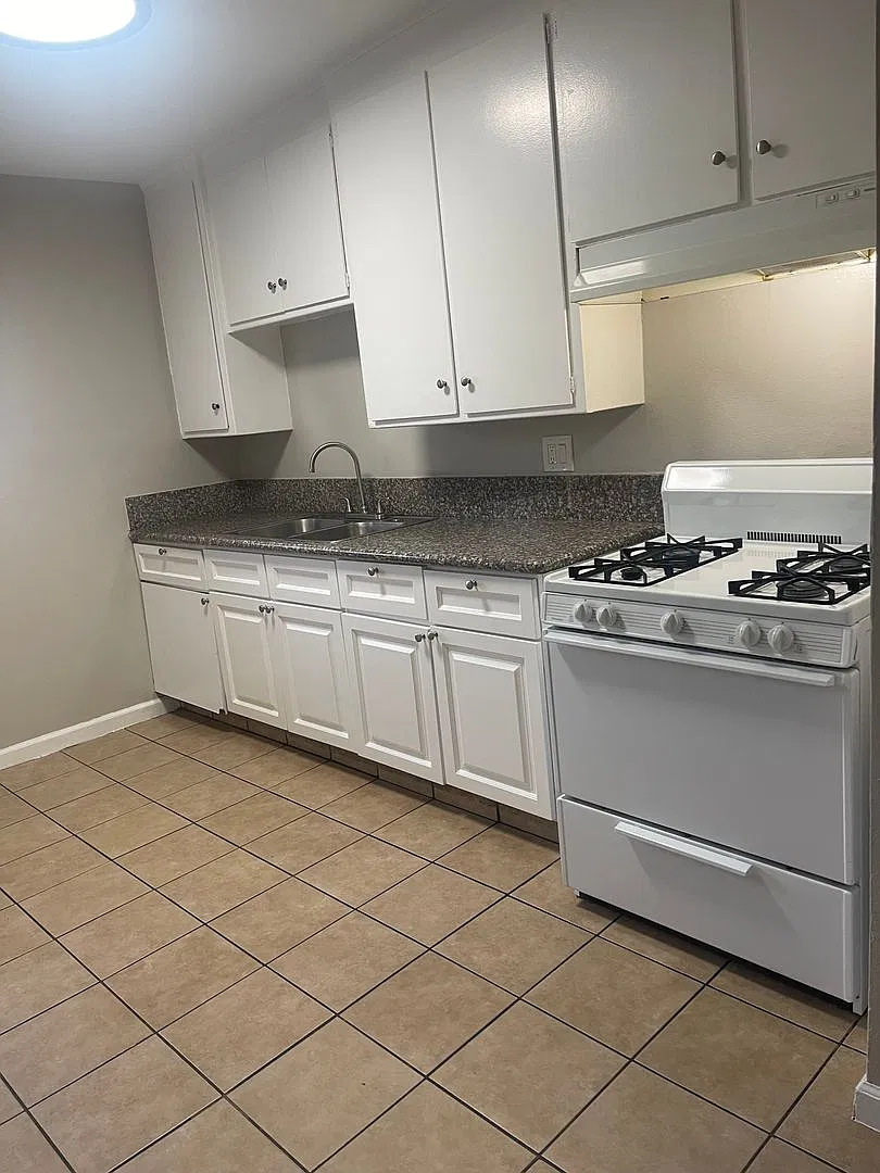 1167 Daisy Ave — Photo 1