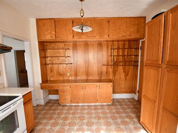 5th image of 1111 W 22nd St