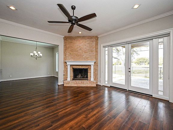 4th image of 414 Fox Briar Ln