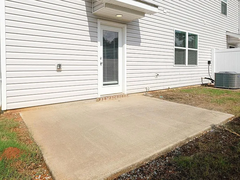 121 Maple Spring Trl — Photo 24
