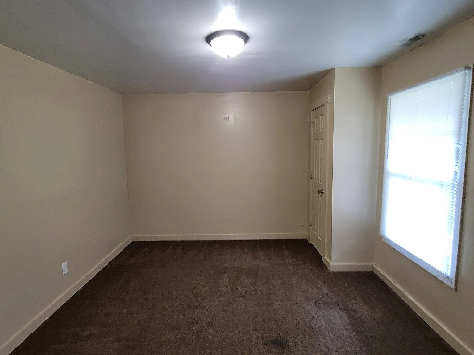 4 bed, 2.0 bath, $1,125 — Photo 2