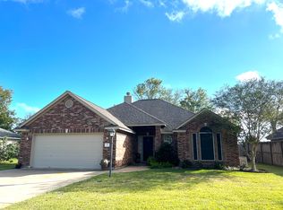 129 Washington Ave, Clute, TX 77531