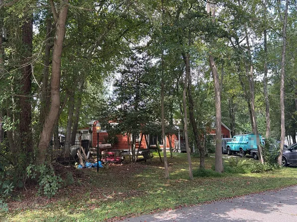 450 Godfrey Lake Dr, Brick, NJ 08724