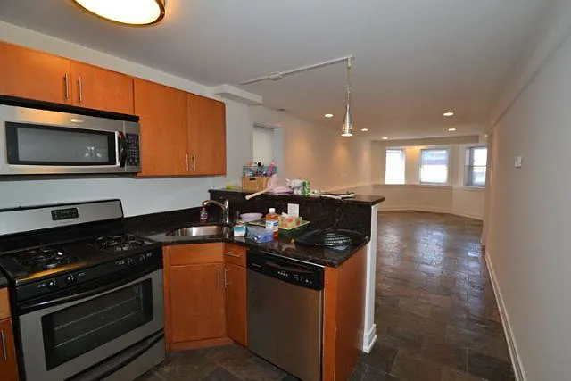 Building Photo - 3023 N Oakley Ave #6H