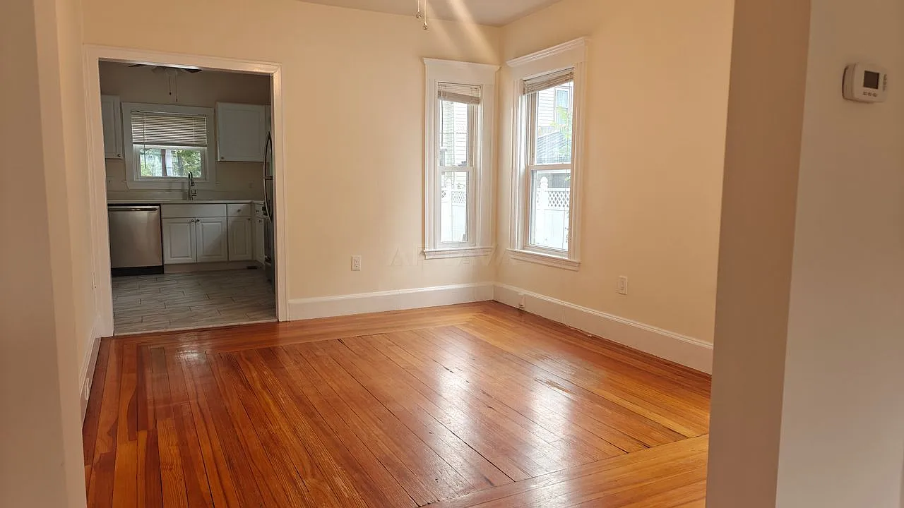 197 Middlesex Ave — Photo 3
