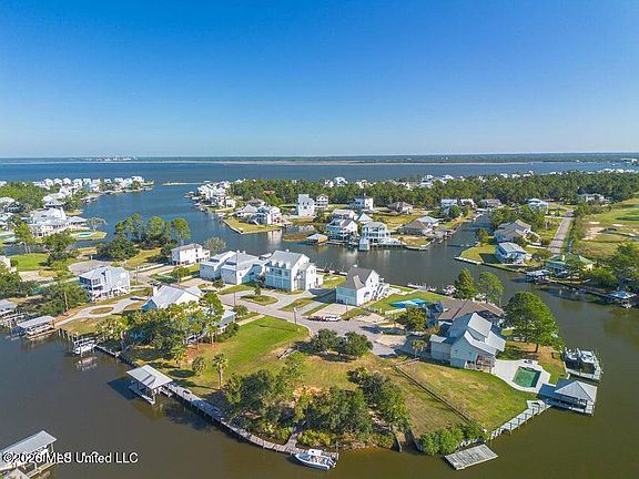 2nd image of Golfview Dr