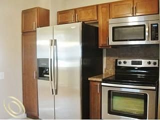 4th image of 299 Clayburn Blvd