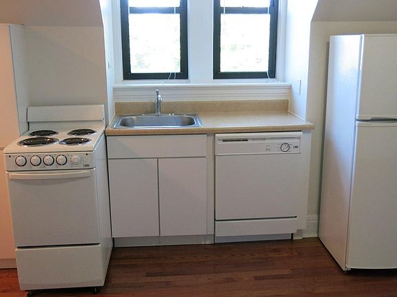 5th image of 410 S Atlantic Ave APT 8
