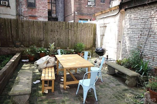 Rented by City Connections Realty | media 68