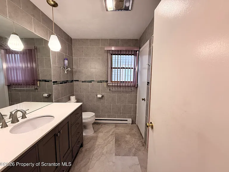 328 Crown Ave — Photo 4