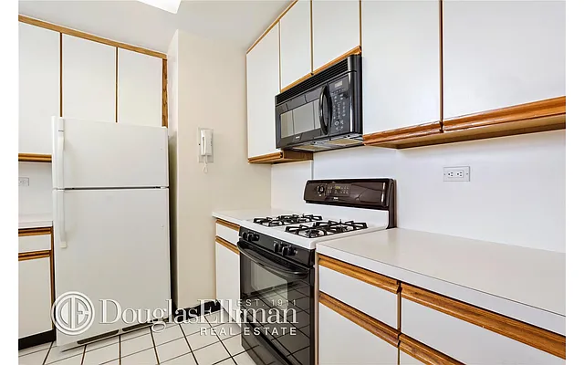 Sold by Douglas Elliman | media 17