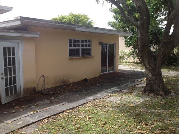 4th image of 1301 NE 202nd St