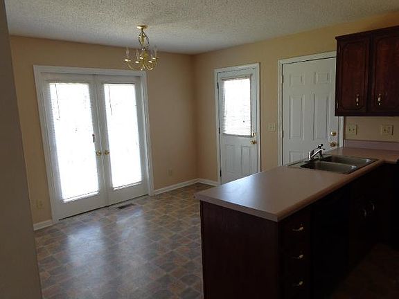 5th image of 3235 N Senseney Cir