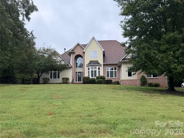 137 Wildwood Cove Dr, Mooresville, NC 28117