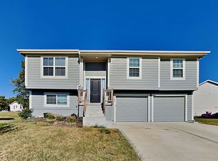 21804 Southcreek Rd, Peculiar, MO 64078