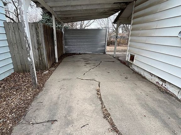 3rd image of 813 N Kiwanis Ave