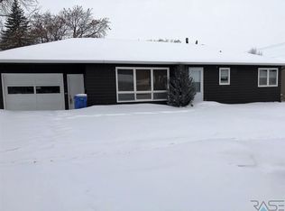 925 N Summit Ave, Madison, SD 57042