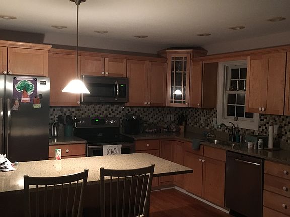 Kitchen with large island