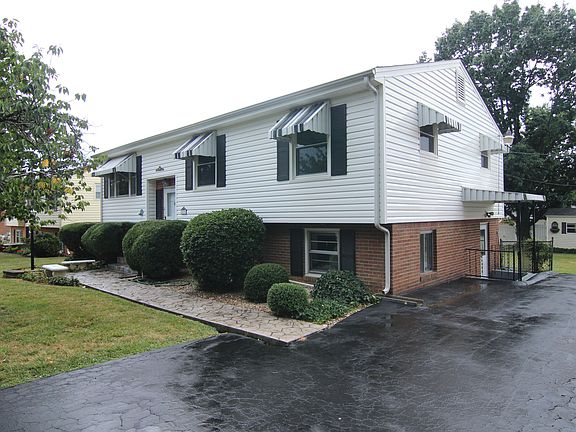 2nd image of 2830 Diplomat Dr