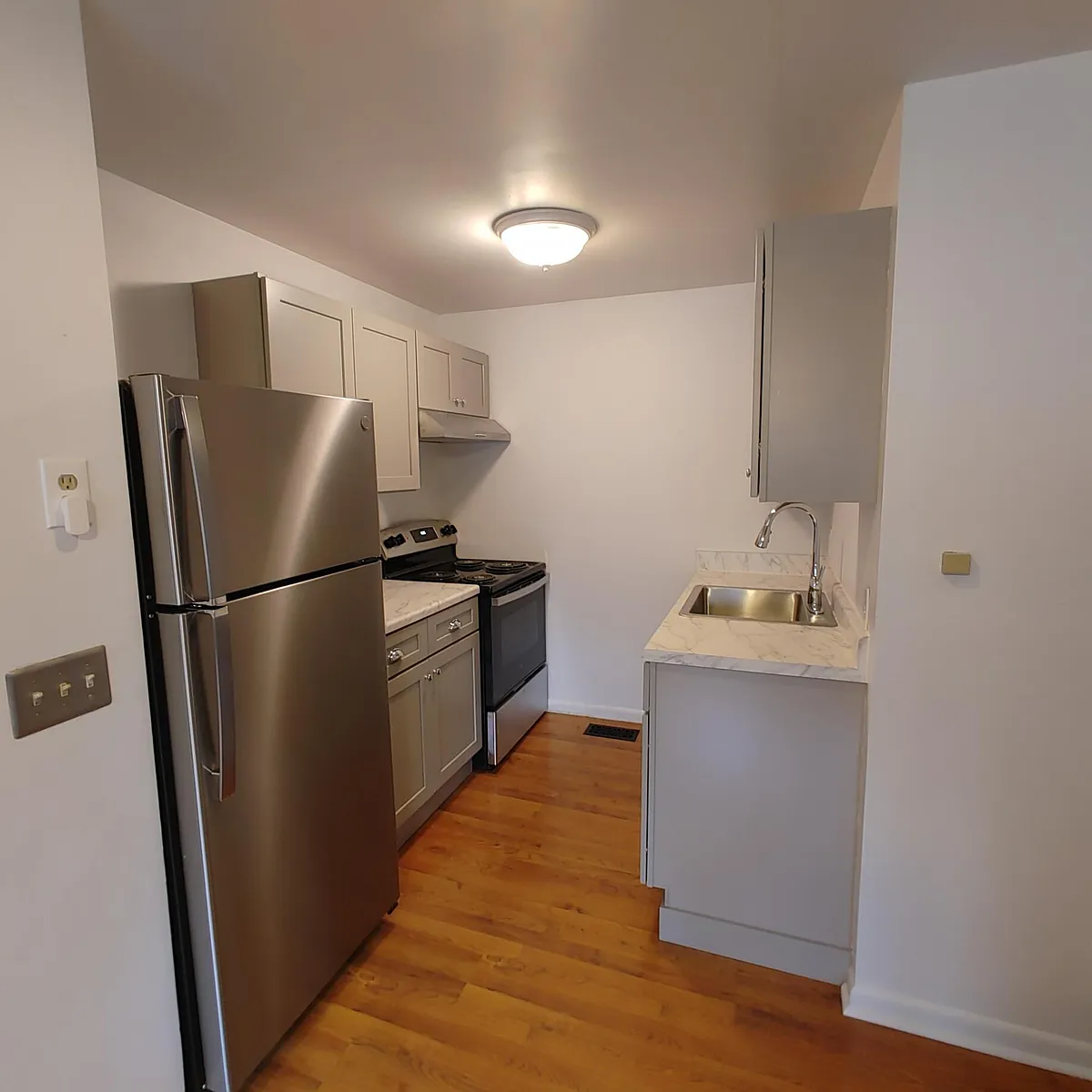 Building Photo - 543 Averill Ave #6