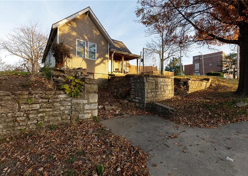 1st image of 5043 Chestnut Ave