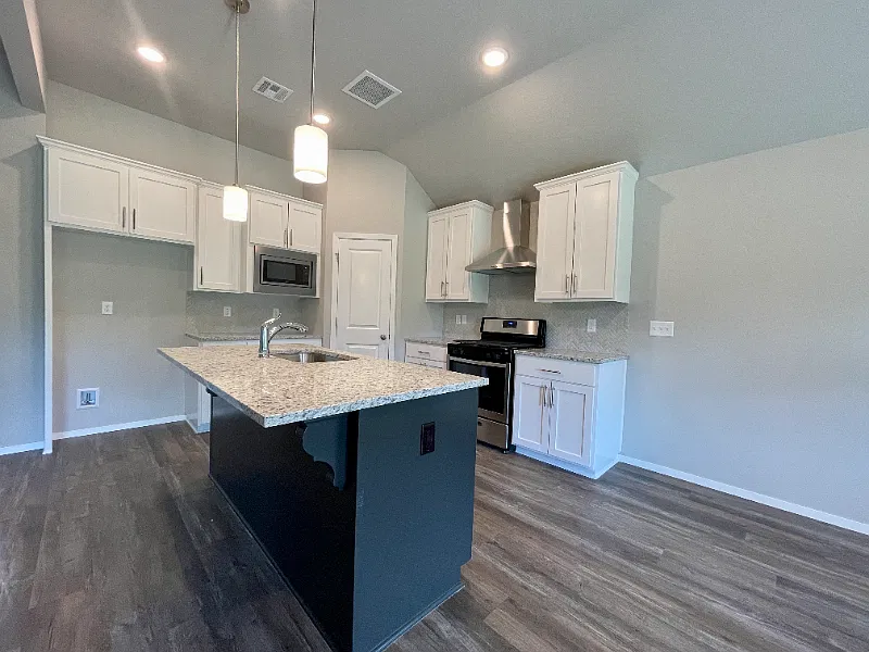 Beautiful new build on greenbelt — Photo 2