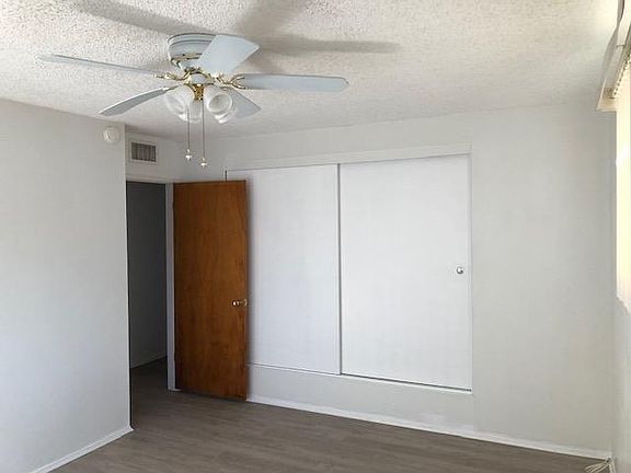 Master BR 1, 8'closet