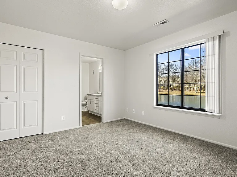 Tanglewood Apartments — Photo 45