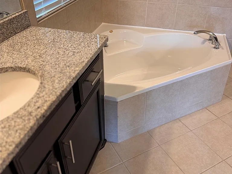 914 Emory Stable Dr — Photo 10