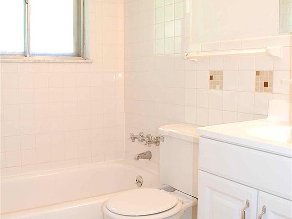 5th image of 4032 Esseldale Dr