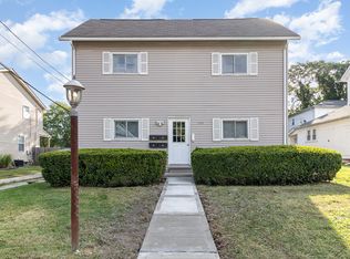 555 Locust St APT 1, Valparaiso, IN 46383