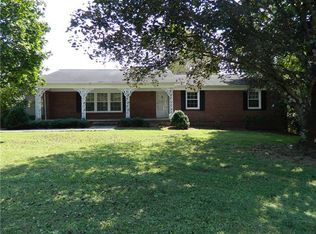 504 Pennell St NE, Lenoir, NC 28645