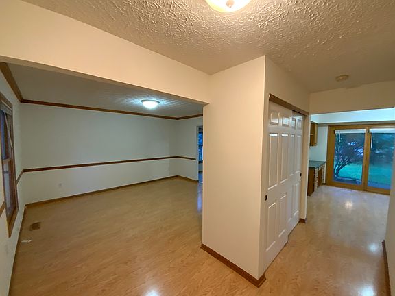 3rd image of 5566 Barney Dr