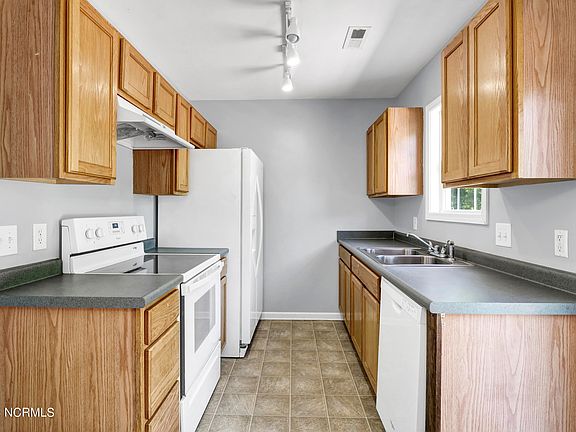 5th image of 8642 Heirloom Drive NE