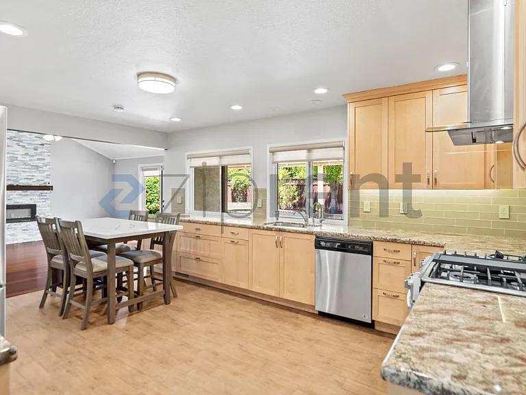 2969 Martin Ave — Photo 15