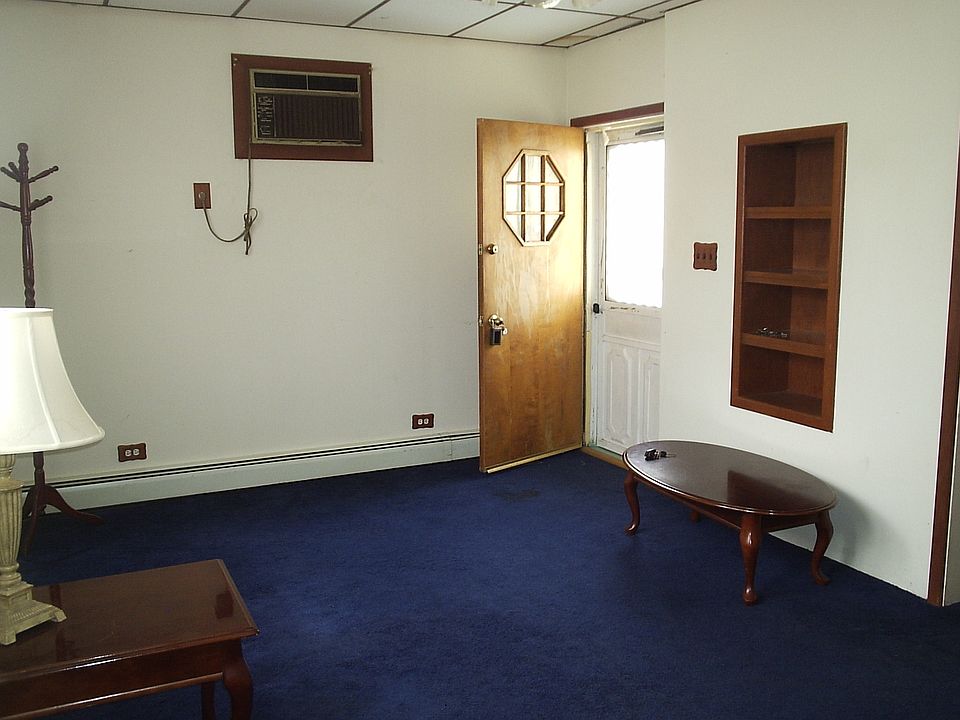 2nd image of 515 Green Ln