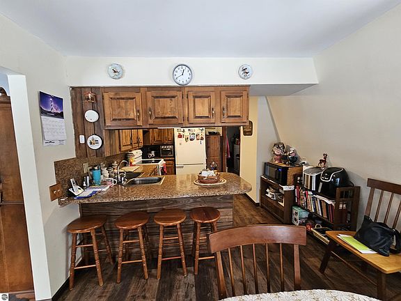 5th image of 5800 Town Hall Rd