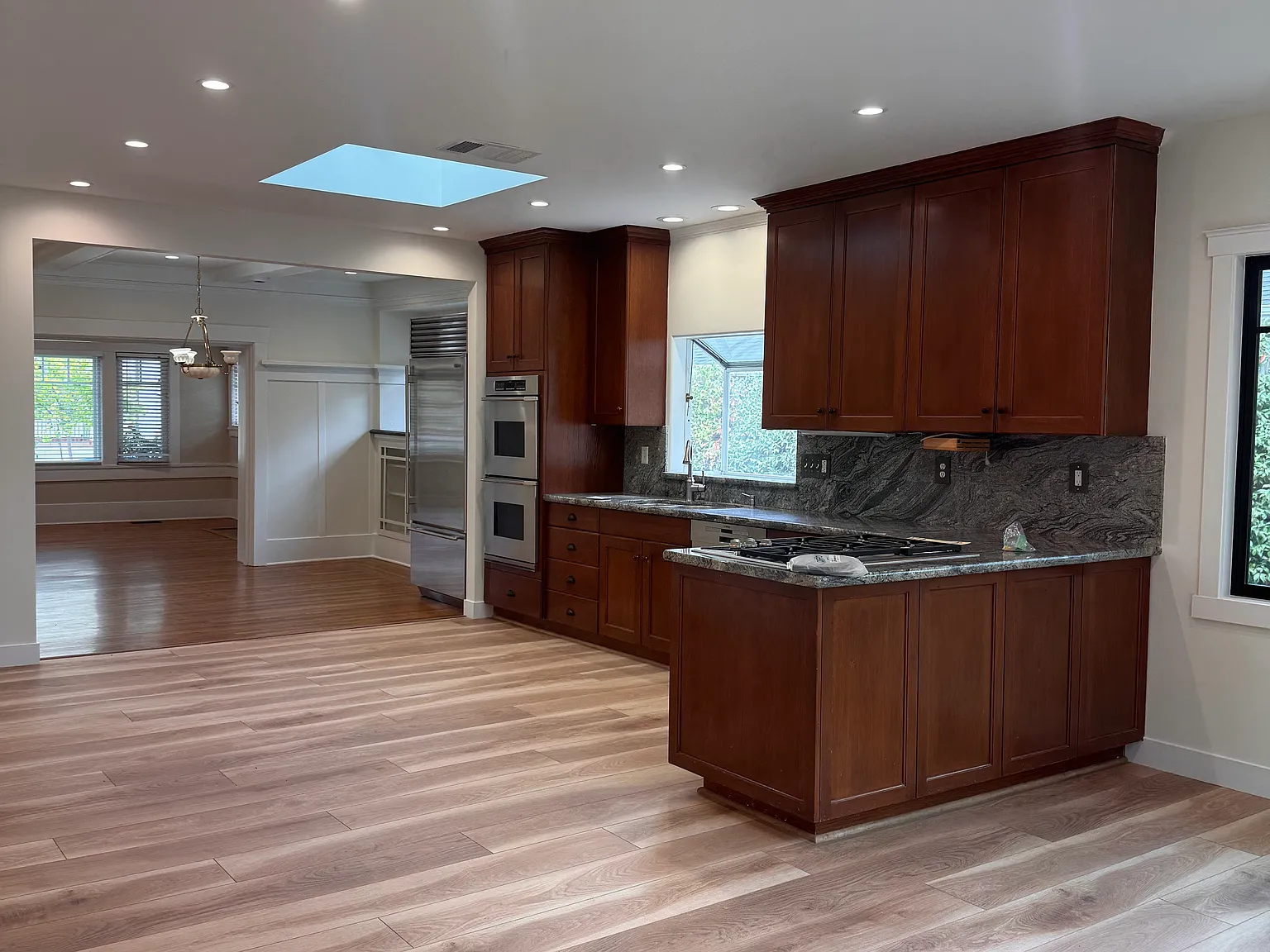 4 bed, 1900 sqft, $7,800 — Photo 3