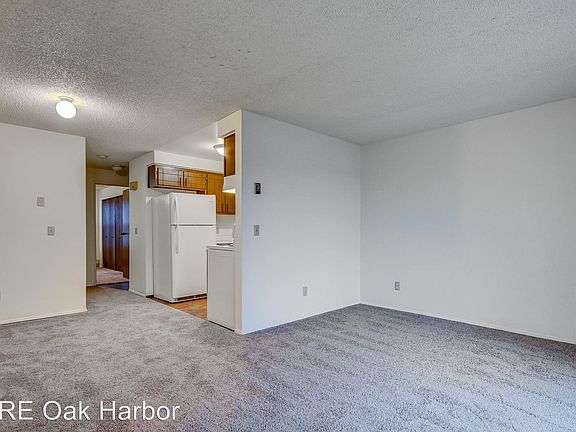 3rd image of 304 N Main St APT 01