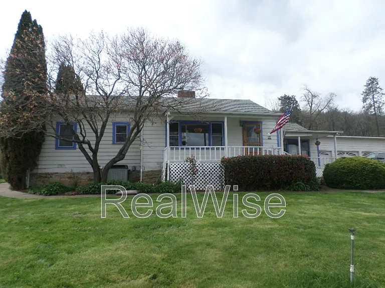 6750 Highway 66 — Photo 3