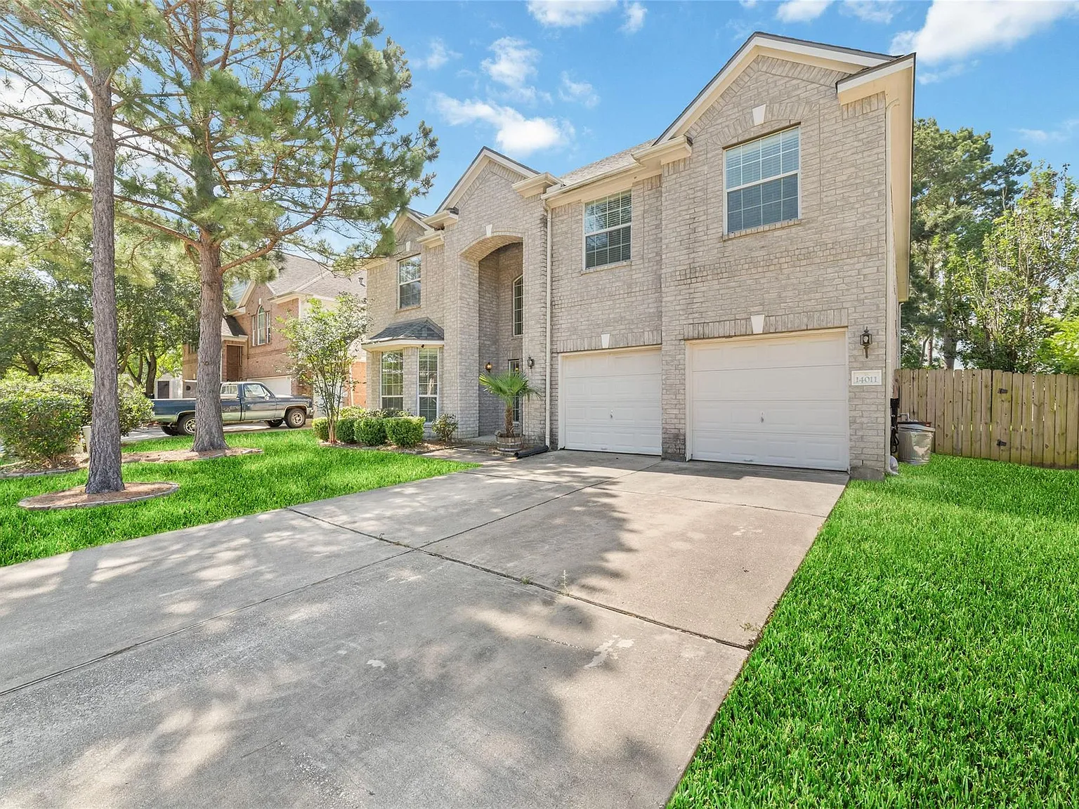 5 bed, 3.5 bath, 3938 sqft, $3,000 — Photo 2