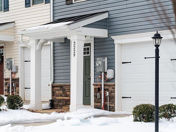 3rd image of 3229 Acadia Dr