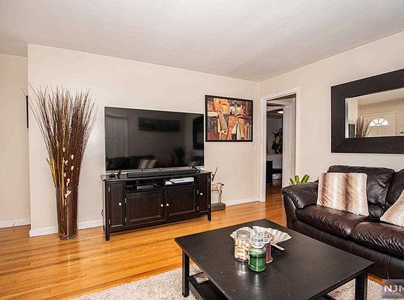 3rd image of 129 Tappan Ave