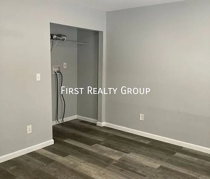 305 N Broadway St #2 — Photo 6