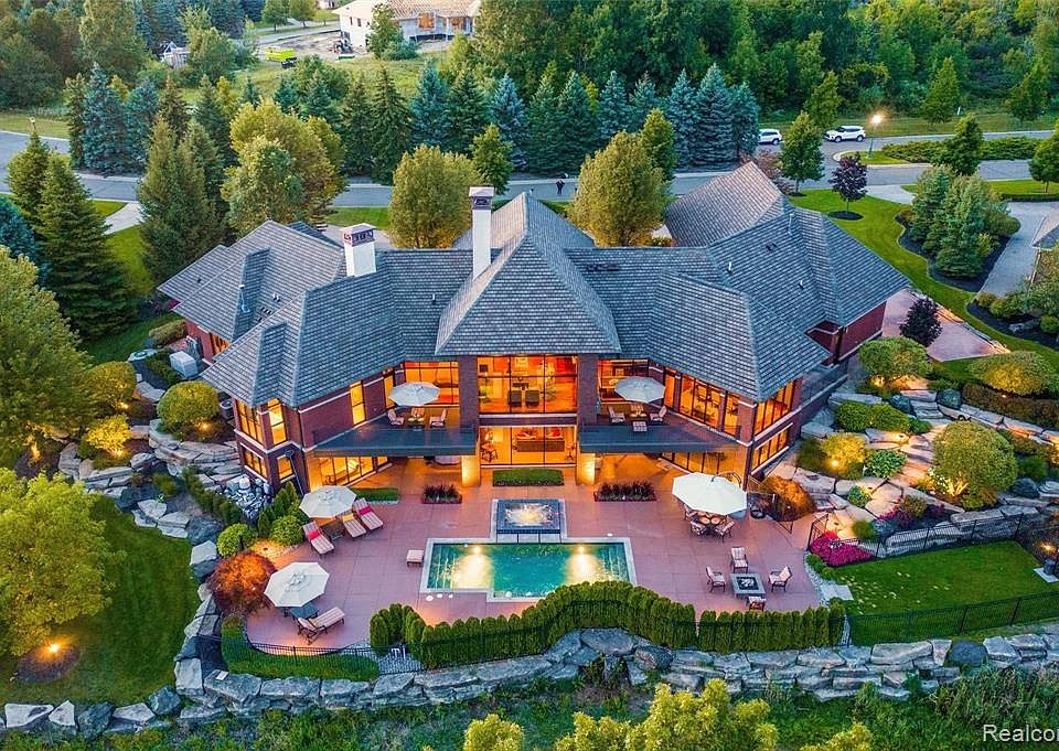 4667 The Heights Blvd, Rochester, MI 48306 Zillow