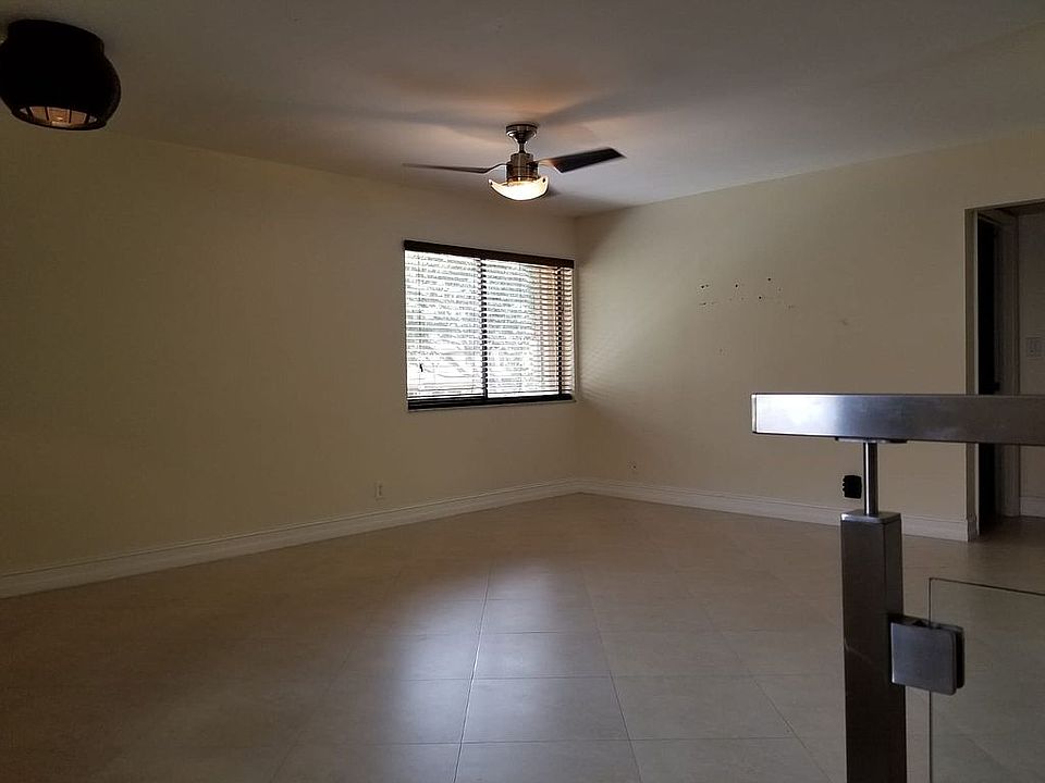 1st image of 12 Wimbledon Lake Dr