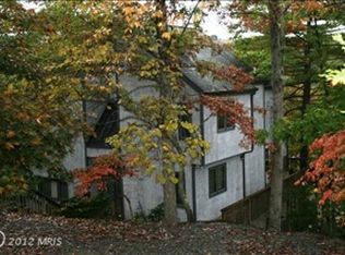 1087 Lakeview Dr, Cross Junction, VA 22625