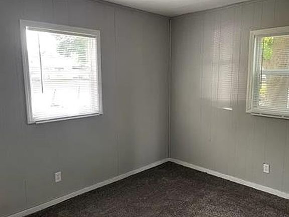 5th image of 15 Sherwood Ct